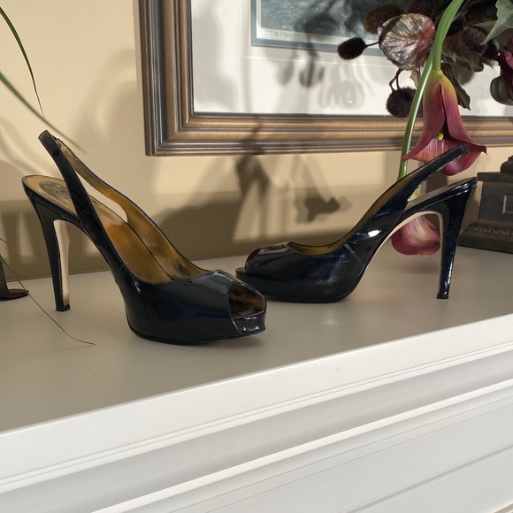 GUESS Black Patent, Sling Back Peep-Toed Heels - Picture 2 of 16